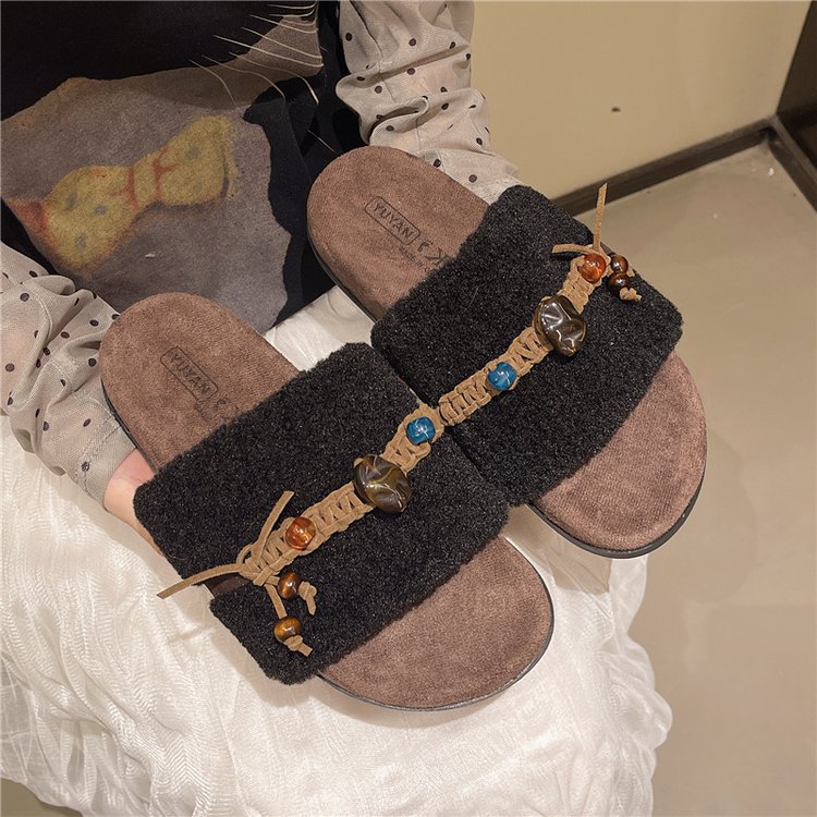 Ethnic-style beaded thick-soled woolen slippers for women's autumn new style outdoor slippers, fashionable and versatile, fleece open-toe slippers Application Scenario