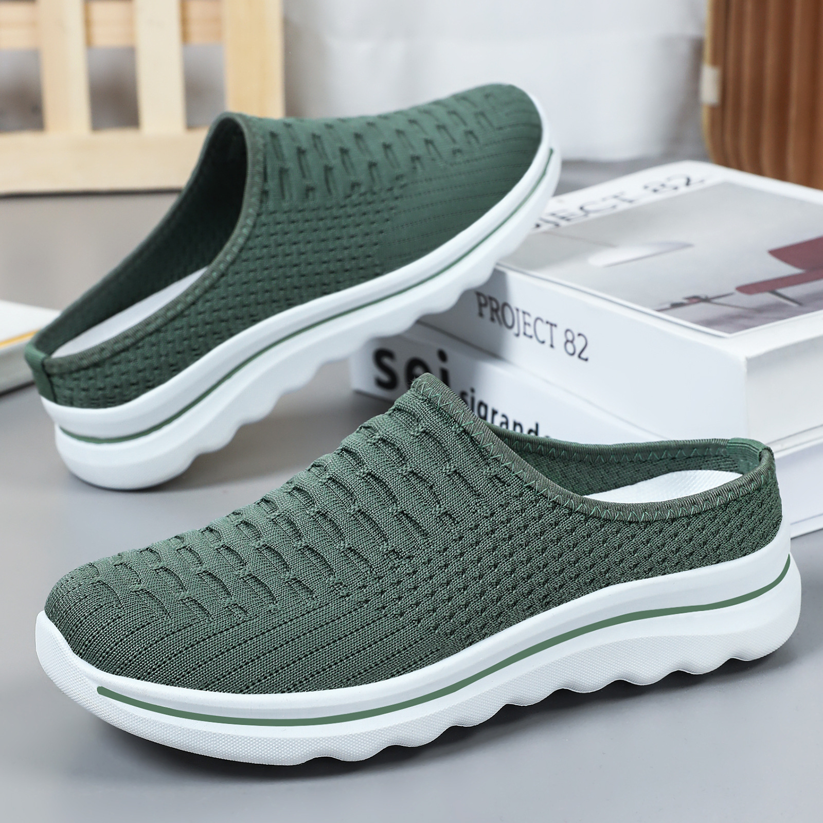 The new summer semi-drag women's shoes feature soft soles, comfortable one-step casual wear, versatile, breathable and non-smelly feet. They are fashionable single shoes for women details Picture