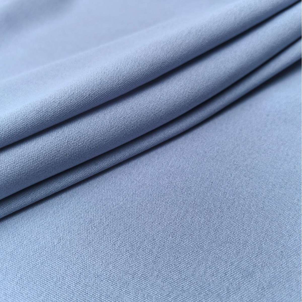 Ice silk crepe is light and flowing. It is a thin, skin-friendly and comfortable dress, shirt and jacket fabric for spring and summer Item Picture