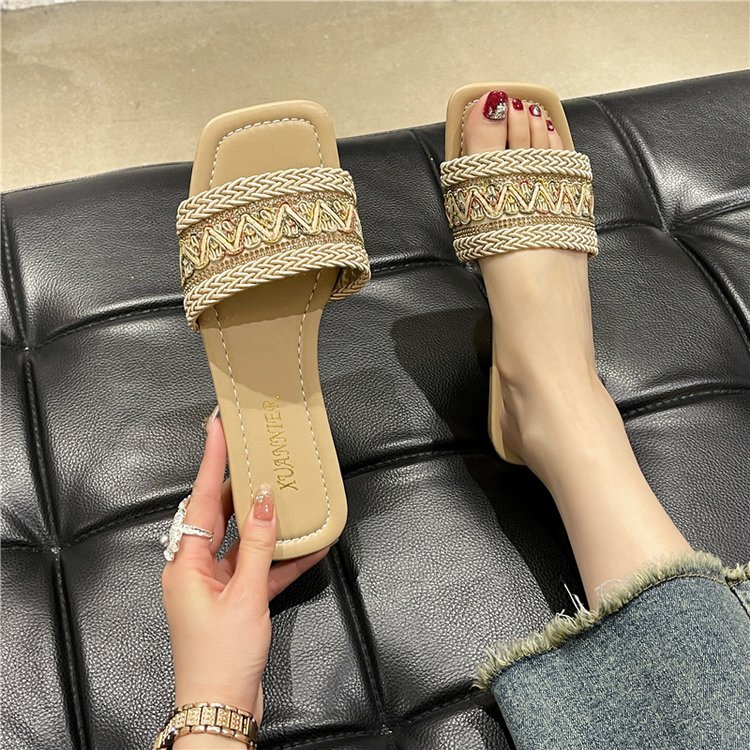 Slippers for women's outerwear, 2025 Summer new style, popular seaside beach, large-sized flat-bottomed embroidered fashionable soft-soled one-shoulder flip-flops details Picture