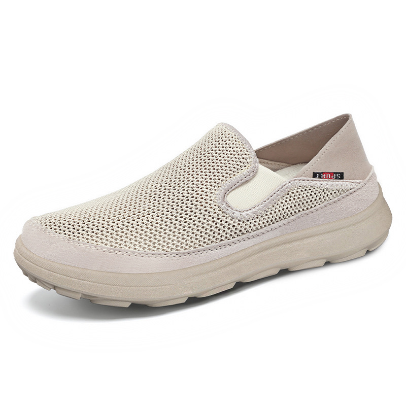 This is a new autumn collection of traditional Beijing cloth shoes. The Korean-style shoes are breathable and odorless, with soft soles for casual wear. They can be worn on one foot Item Picture