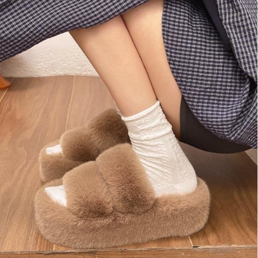 For the 2025 autumn and winter season, new small-sized, thick-soled, height-increasing, plush cotton slippers for women to wear outside and home details Picture