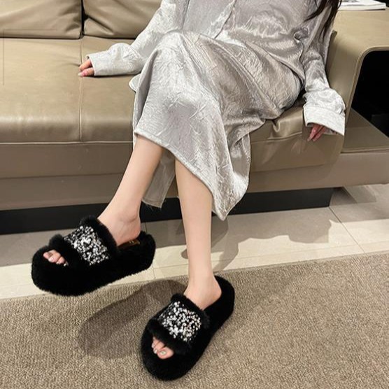 Cross-border foreign trade flat casual woolen slippers for women 2025 new style one-shoulder round toe home outerwear large size fleece shoes details Picture