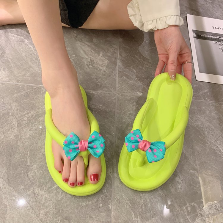 The 2025 summer new ins trend slip-on slippers EVA super soft flat flip-flops are versatile for women both inside and out Application Scenario