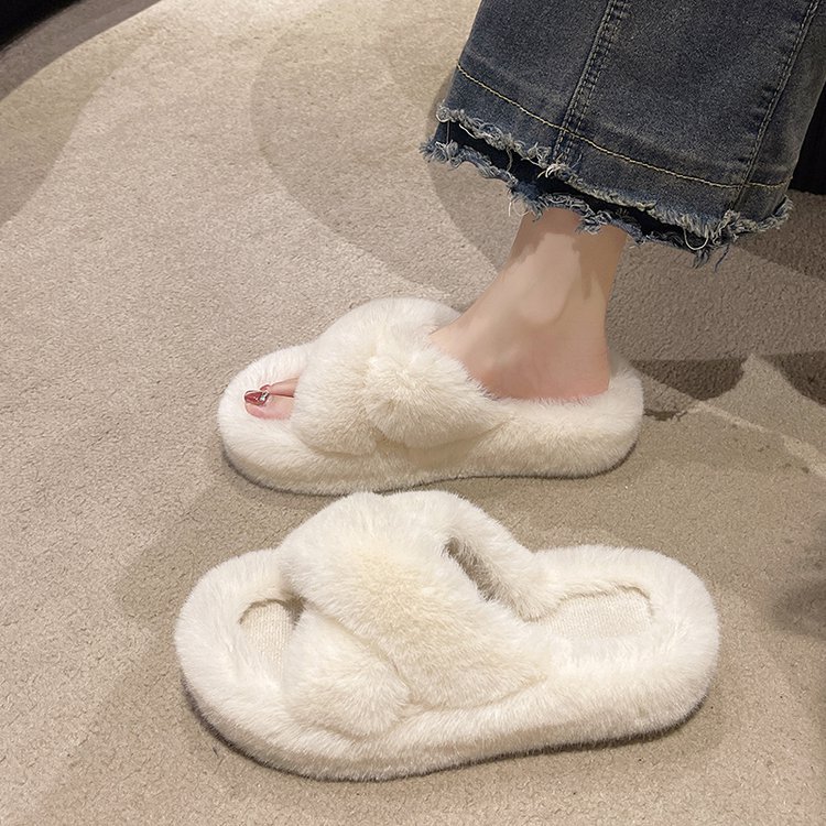2025 Summer New Korean-style casual and warm cross slippers for women, versatile, fashionable, comfortable and soft fleece slippers Application Scenario