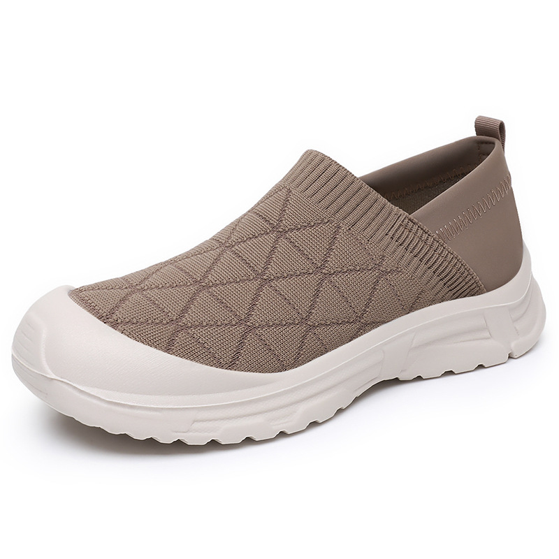 Women's autumn new soft-soled and soft-top one-step mom shoes wholesale, fashionable, light and comfortable old Beijing cloth shoes Item Picture