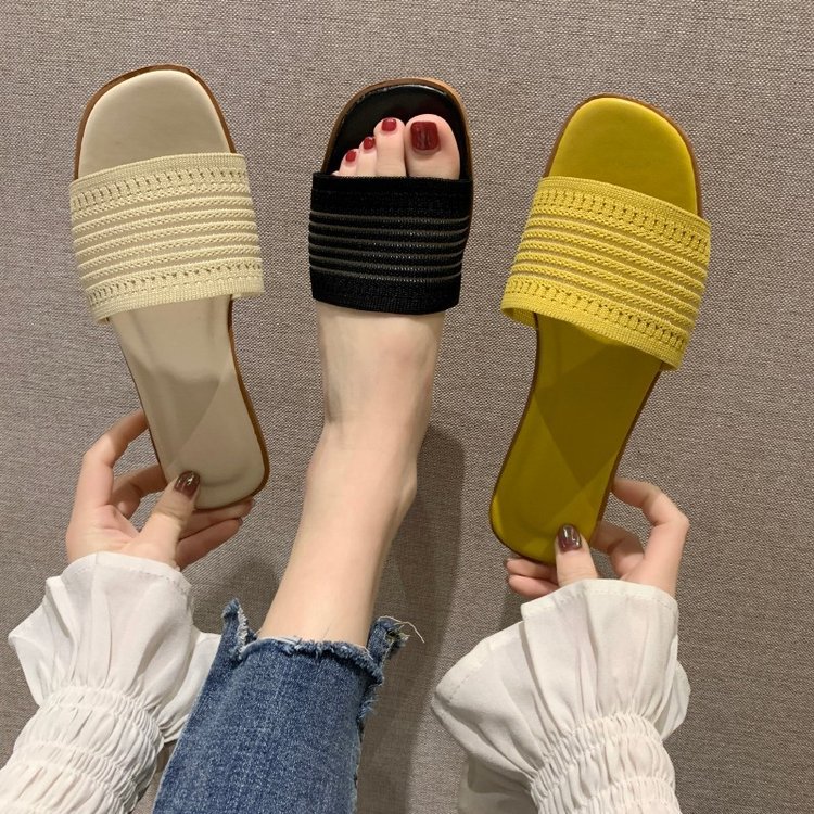 Flat flip-flops for women to wear outside 2025 summer new fashion flip-flops, internet-famous knitted one-line student lazy slippers full figure
