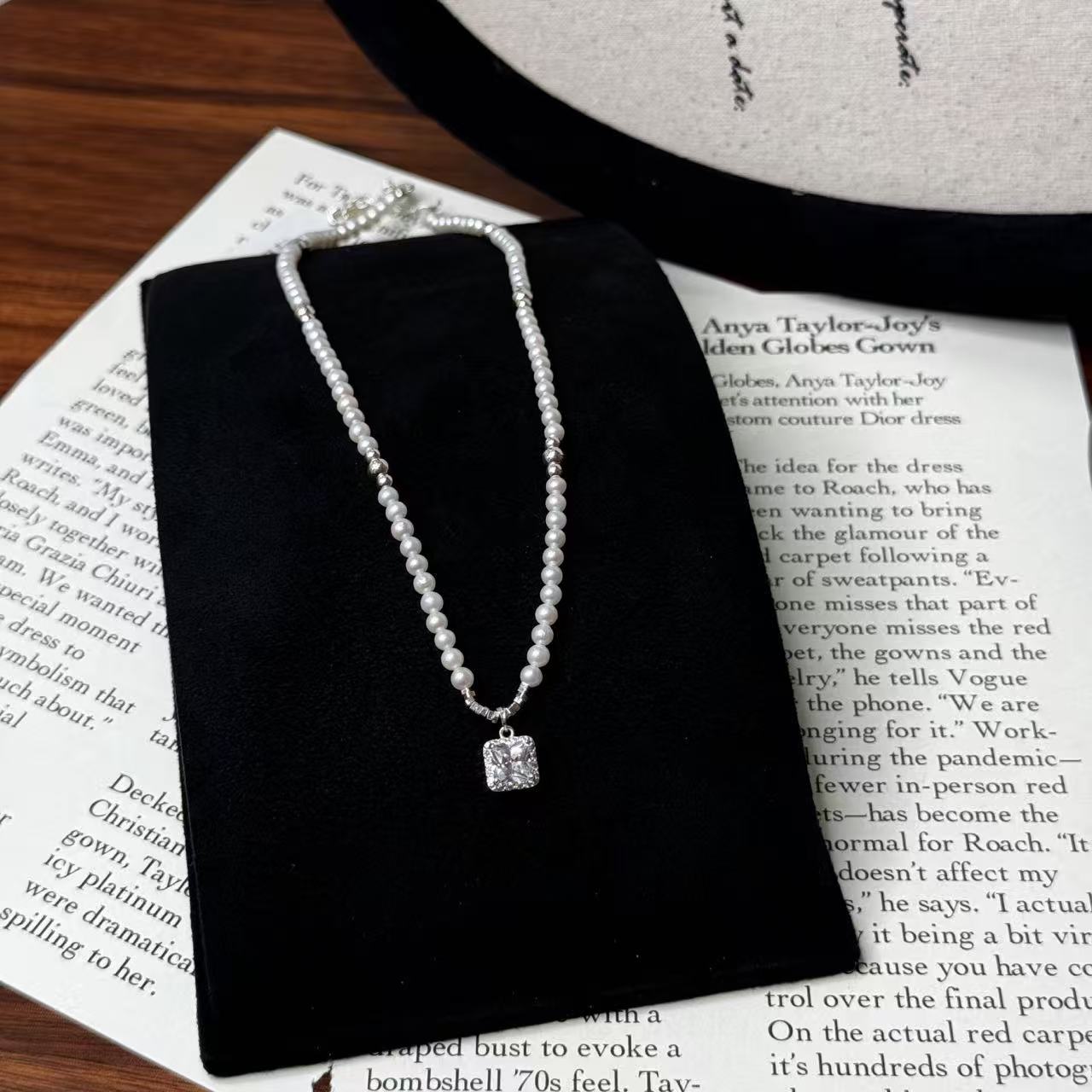 银际·天然珍珠贝母铜镀金小米珠珍珠串珠锆石吊坠小众质感项链