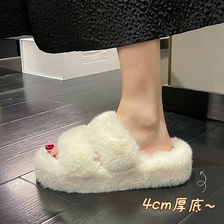 The "MAO MAO Slippers" are a popular outerwear for women. They are thick-soled with a sponge cake, which can increase height and make one look slimmer. They are a fairy-like style versatile one-shoulder slippers with an ins surface full figure