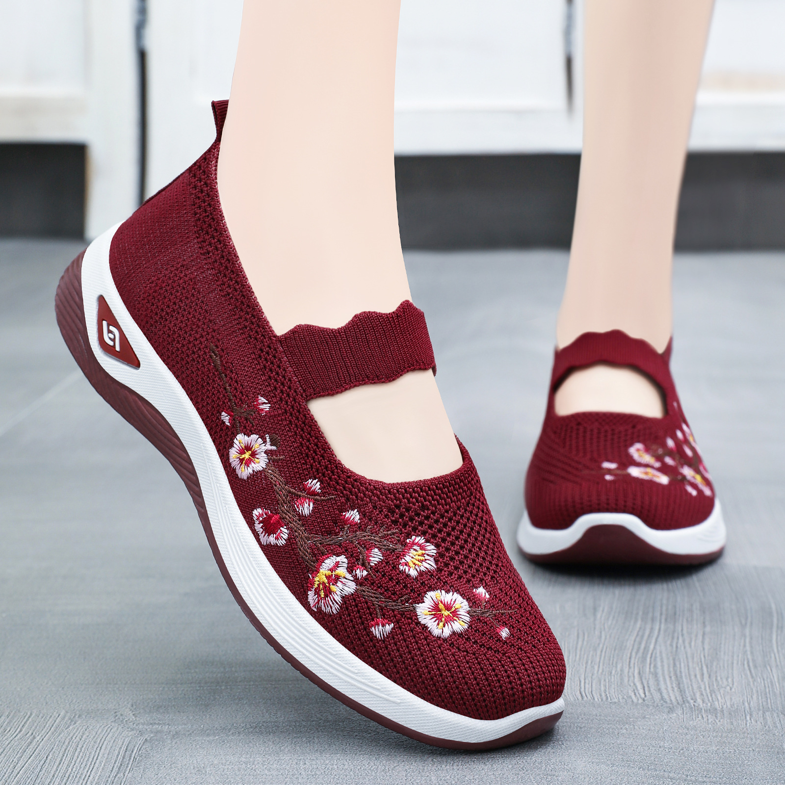 Summer new embroidered shallow opening single shoes for mom, breathable casual shoes for women, and lazy shoes for one foot details Picture