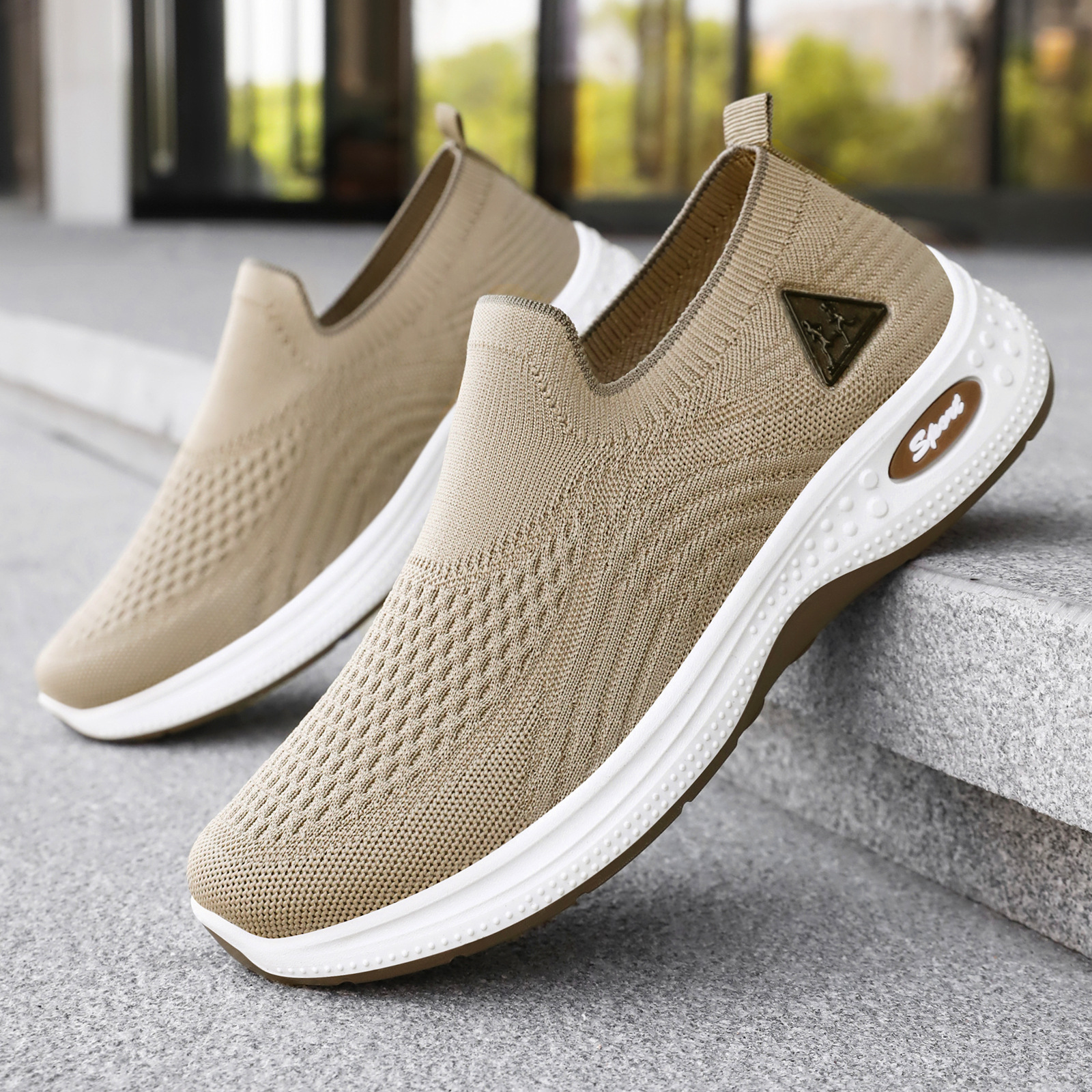 New men's shoes for autumn: Breathable single shoes with soft soles that don't feel stuffy. Dad shoes that are versatile and comfortable. Old Beijing cloth shoes for men details Picture