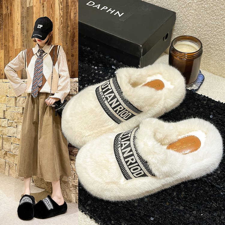 2025 Autumn/Winter new Korean-style fashionable lettered warm woolen slippers for women, thick-soled 6CM cotton slippers with a toe cap full figure