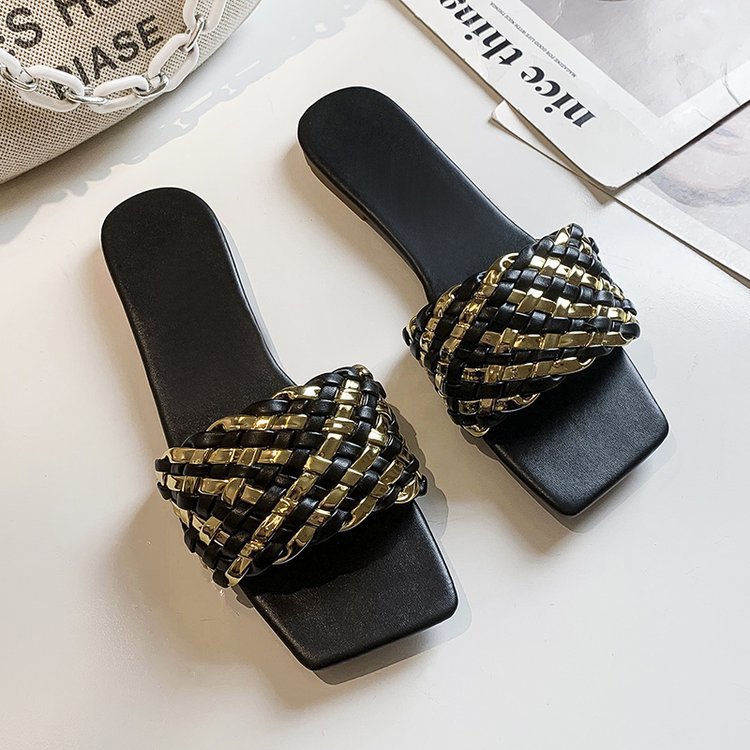 The 2025 summer new bestseller, the square-toed one-line slippers for women, is a comfortable and casual Korean-style cool slippers for the office Application Scenario