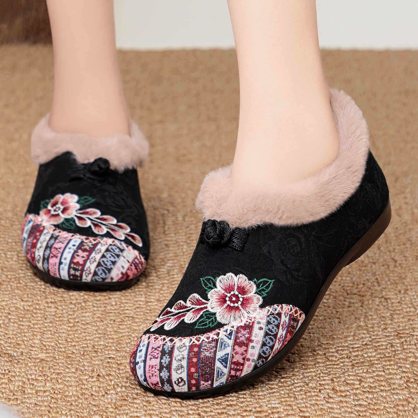 New winter cotton shoes for women, fleece and thickened cotton shoes, cross-border consignment, embroidered mom shoes, casual shoes, one pair of cotton boots details Picture