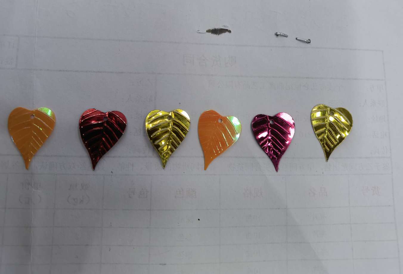 15×17mm Christmas heart pendant sequins, suitable for earrings, tassels, lace pendants, hand-dried, etc. Available in various colors such as red and gold, made of PVC or Pet, Jincan 162 Item Picture