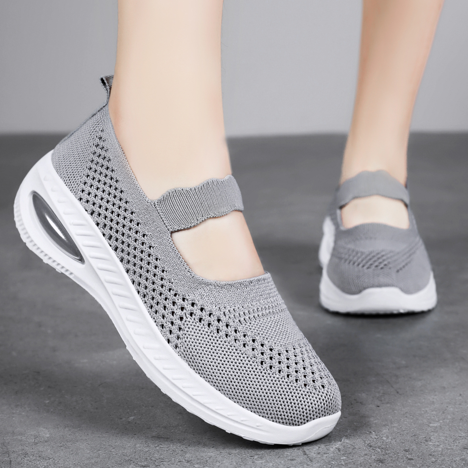 New women's shoes, old Beijing cloth shoes, autumn wide-toed mom shoes, comfortable, light and soft-soled walking shoes for the elderly details Picture