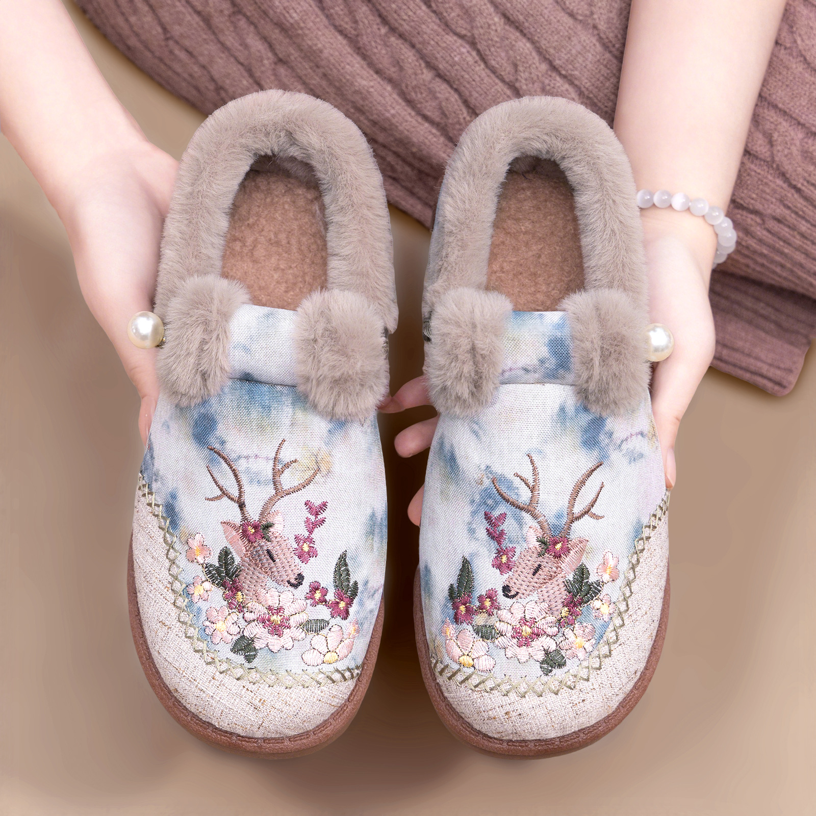 New winter casual and versatile cotton shoes for women, featuring a traditional Chinese style of deer flower cotton boots with thickened fleece and embroidered snow boots for delivery Specification drawing