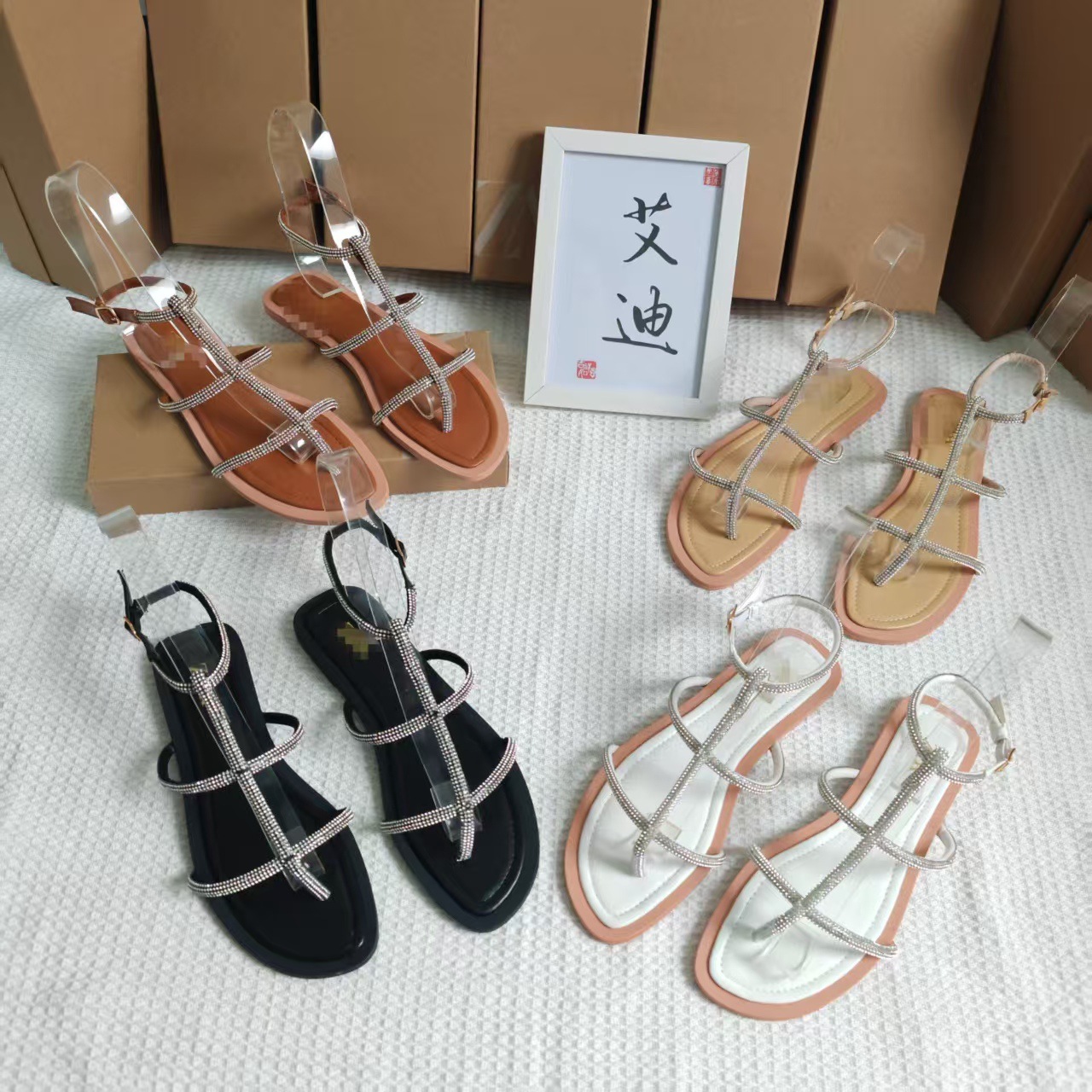 Eddie ZR's new summer Roman sandals are a must-have for women. They feature a water diamond snake-shaped wrap and a flat, fairy-like style full figure