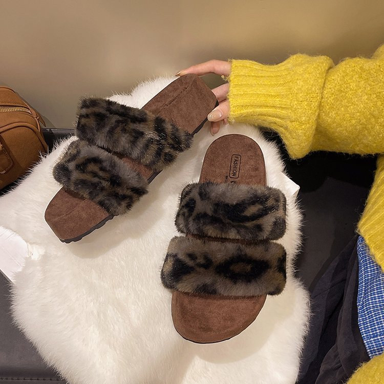 Autumn and winter thick-soled woolen shoes for women's outerwear, 2025 new retro thick-soled one-line cotton slipper leopard print Application Scenario