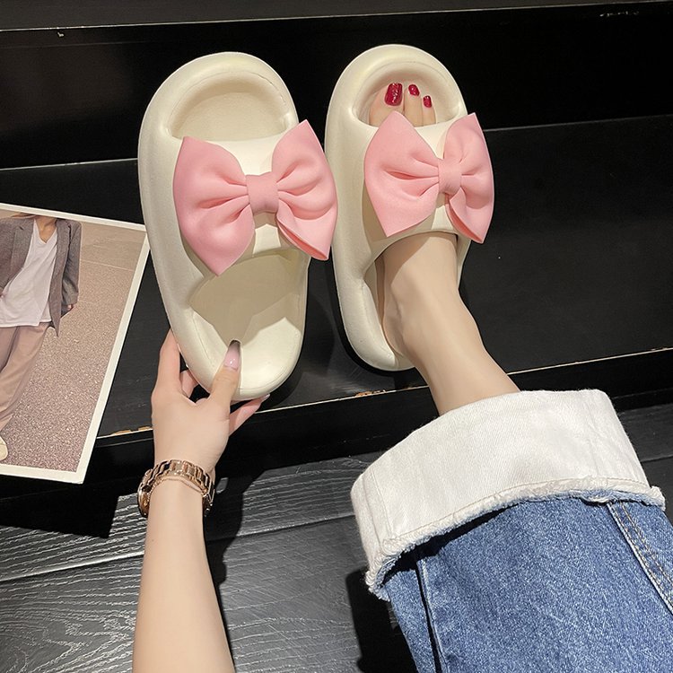 2025 New style of summer cute cartoon indoor home anti-slip eva flip-flops with a feeling of stepping on feces Application Scenario