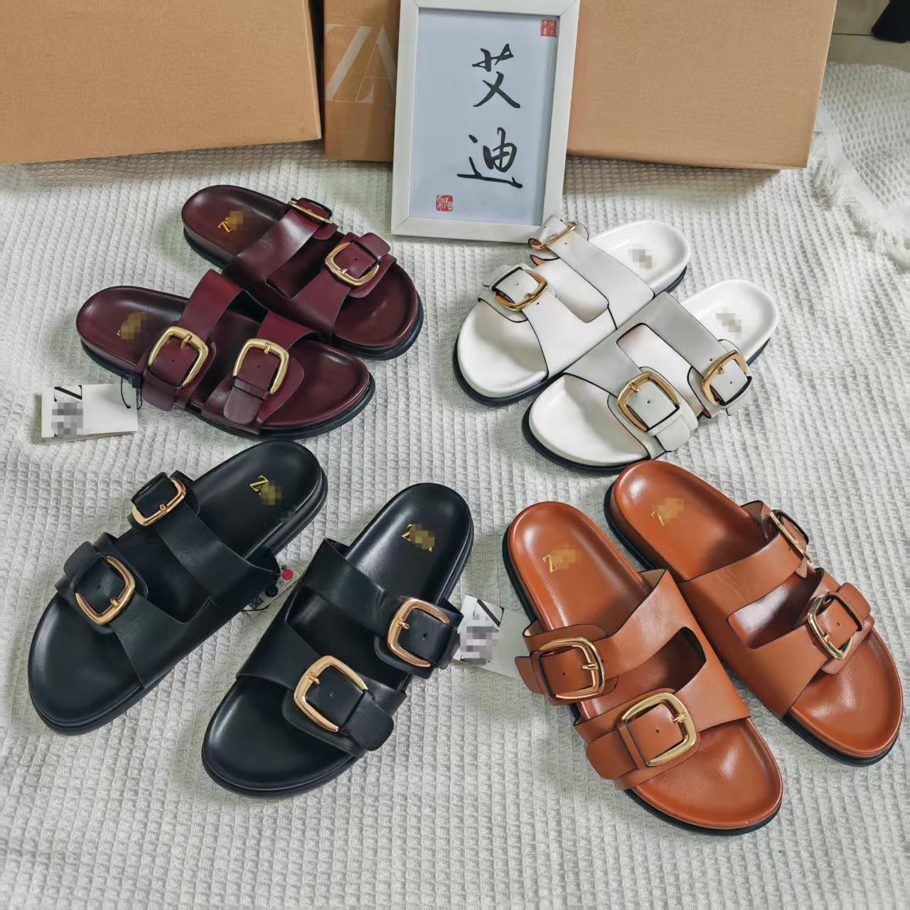 Eddie Shoes' new ZAR double-belt large buckle flat sandals are in stock. They are versatile women's slippers for outerwear full figure