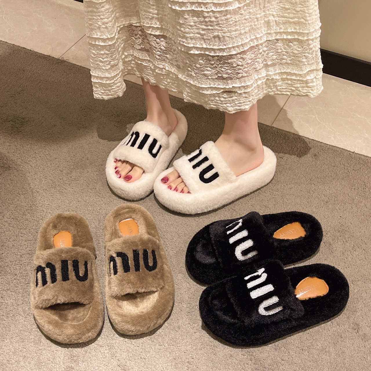 Xiaoxiangfeng 4-cm height-increasing woolen slippers for women's outerwear 2025 autumn/Winter bestseller Letter style warm thick-soled cotton slippers full figure