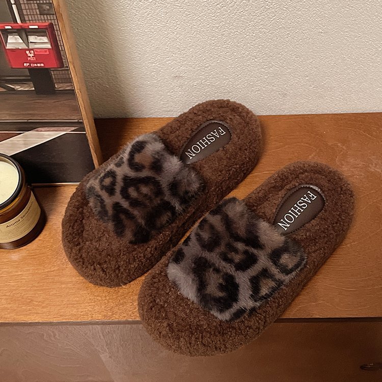 Leopard print thick-soled height-increasing furry slippers for women's outerwear, 2025 new autumn and winter fashionable home furry cotton slippers Application Scenario