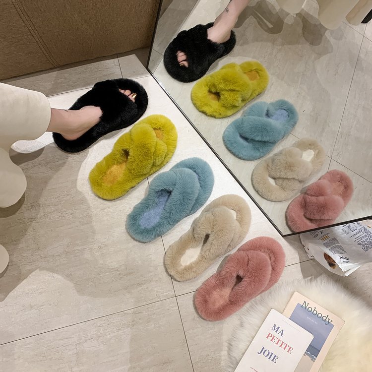 Wholesale of 2025 new style Korean cross-fleece slippers for women's outerwear, fashionable flat one-line slippers full figure