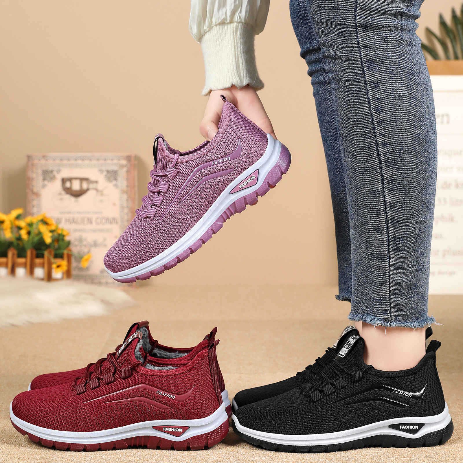 New winter cotton shoes, women's shoes, versatile fleece and thickened cotton boots, soft soles, not tiring to the feet, casual mom shoes, cross-border consignment Application Scenario