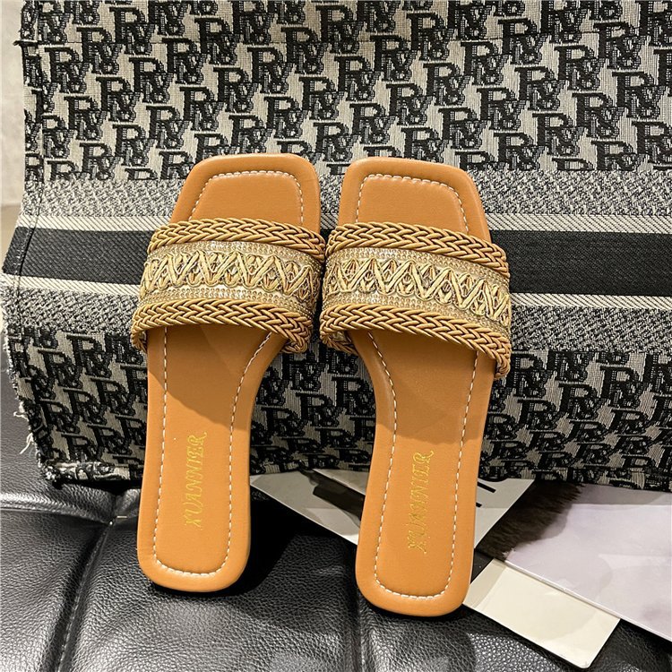 Slippers for women's outerwear, 2025 Summer new style, popular seaside beach, large-sized flat-bottomed embroidered fashionable soft-soled one-shoulder flip-flops Specification drawing