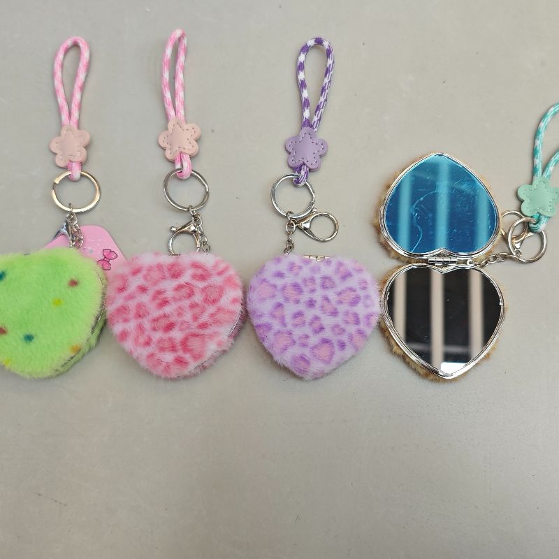 心形化妆镜面包随身镜镜子爱心情人节 方便小巧镜子带钥匙扣镜子详情1