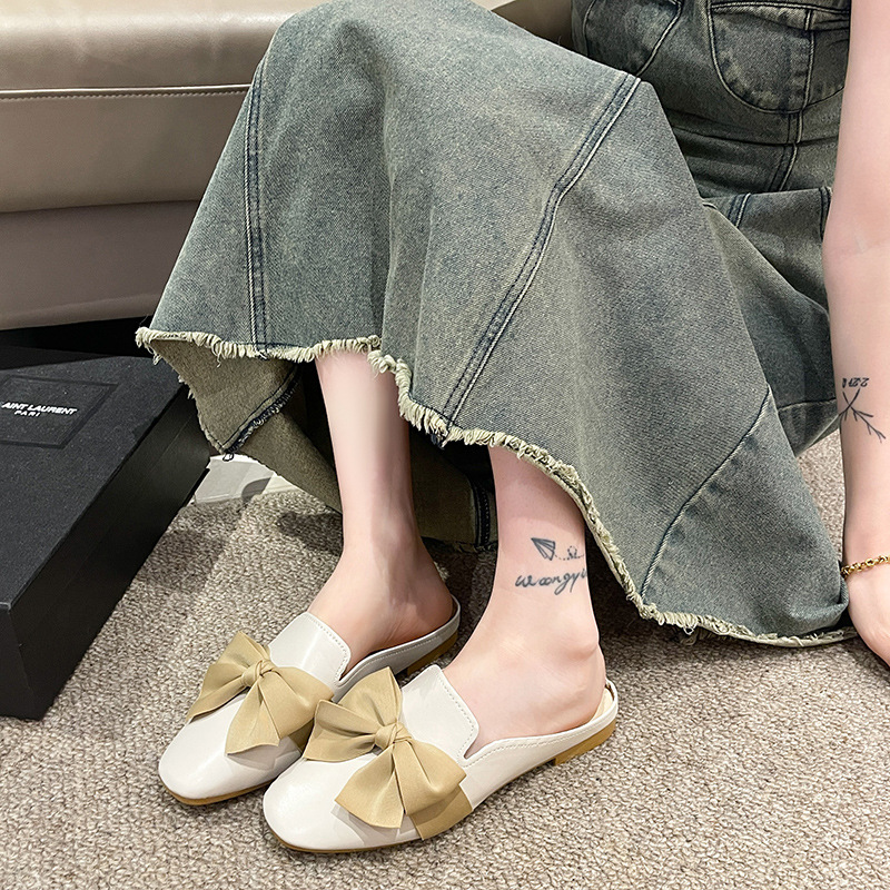 The new Spring/Summer 2025 women's large-sized Korean version bow pearl low-heeled half-length flip-flops are a popular fashion trend Application Scenario