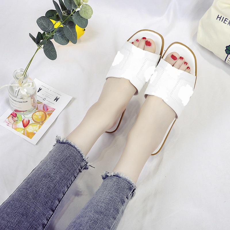 Summer soft-soled beach flip-flops, fashionable student comfort indoor Korean-style one-shoulder slippers, flat outerwear women's shoes Application Scenario