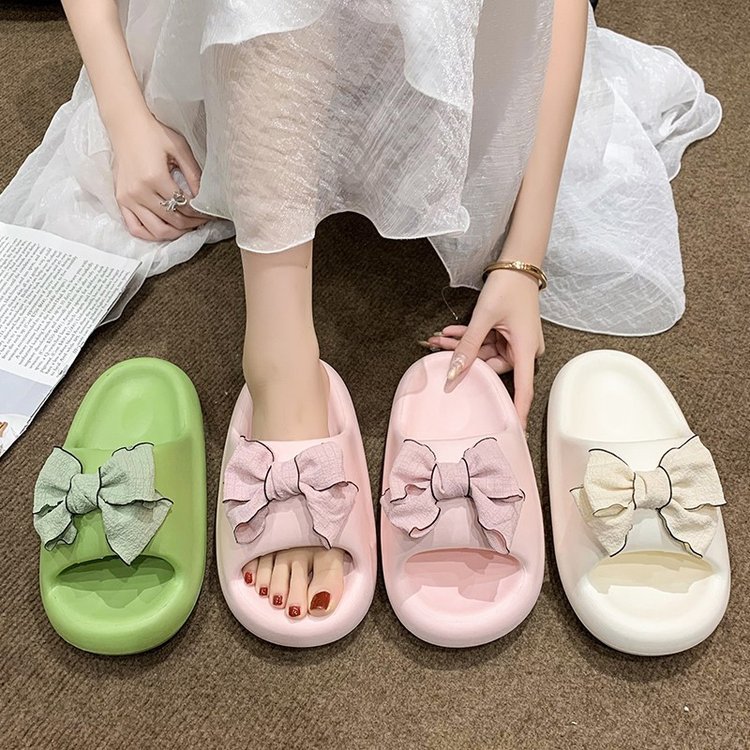 The 2025 new style of women's summer sandals are soft-soled, fashionable and cartoonish thick-soled, and are suitable for indoor bathroom use with a feeling of stepping on feces on the beach details Picture
