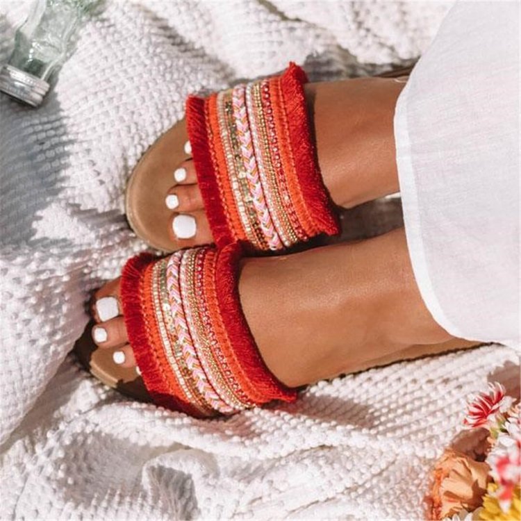New summer 2025 cross-border trade large-sized flat flip-flops for women, European and American fashion rhinestone flip-flops for women Application Scenario