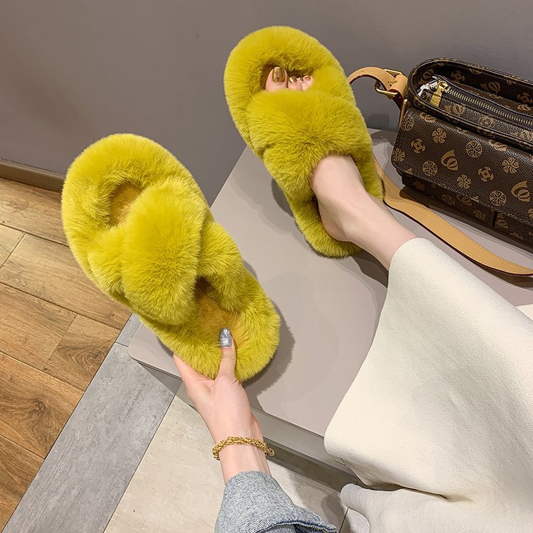 Wholesale of 2025 new style Korean cross-fleece slippers for women's outerwear, fashionable flat one-line slippers Application Scenario