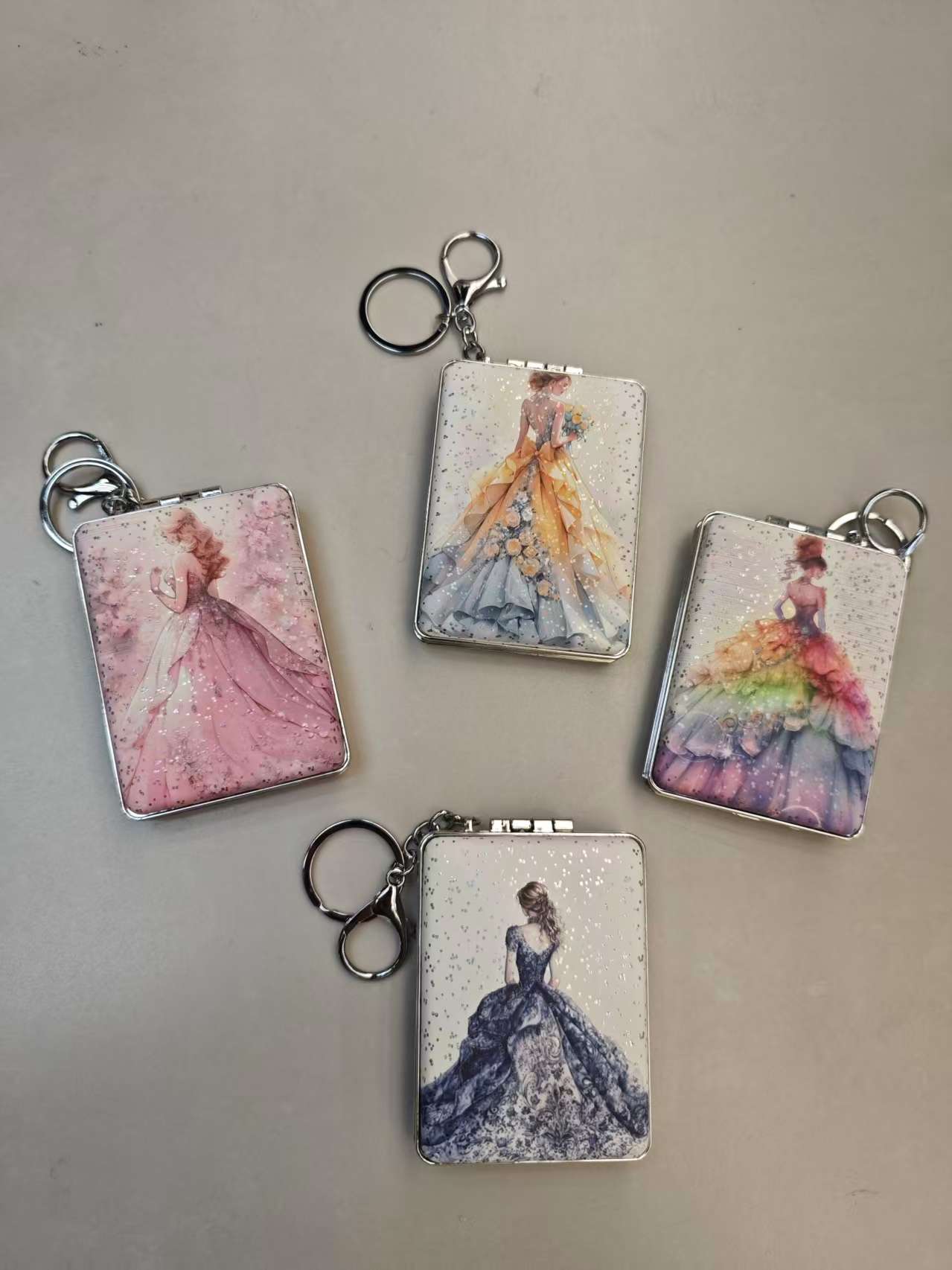 时尚女郎化妆镜面包随身镜镜子爱心情人节 方便小巧镜子方形带钥匙扣镜子