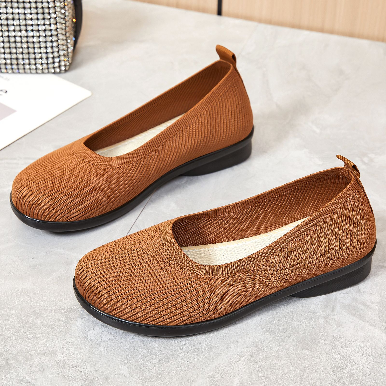 New breathable women's shoes for autumn, mom shoes, casual shoes with mesh surface, fashionable and versatile, soft-soled shoes that don't get tired on the feet Specification drawing