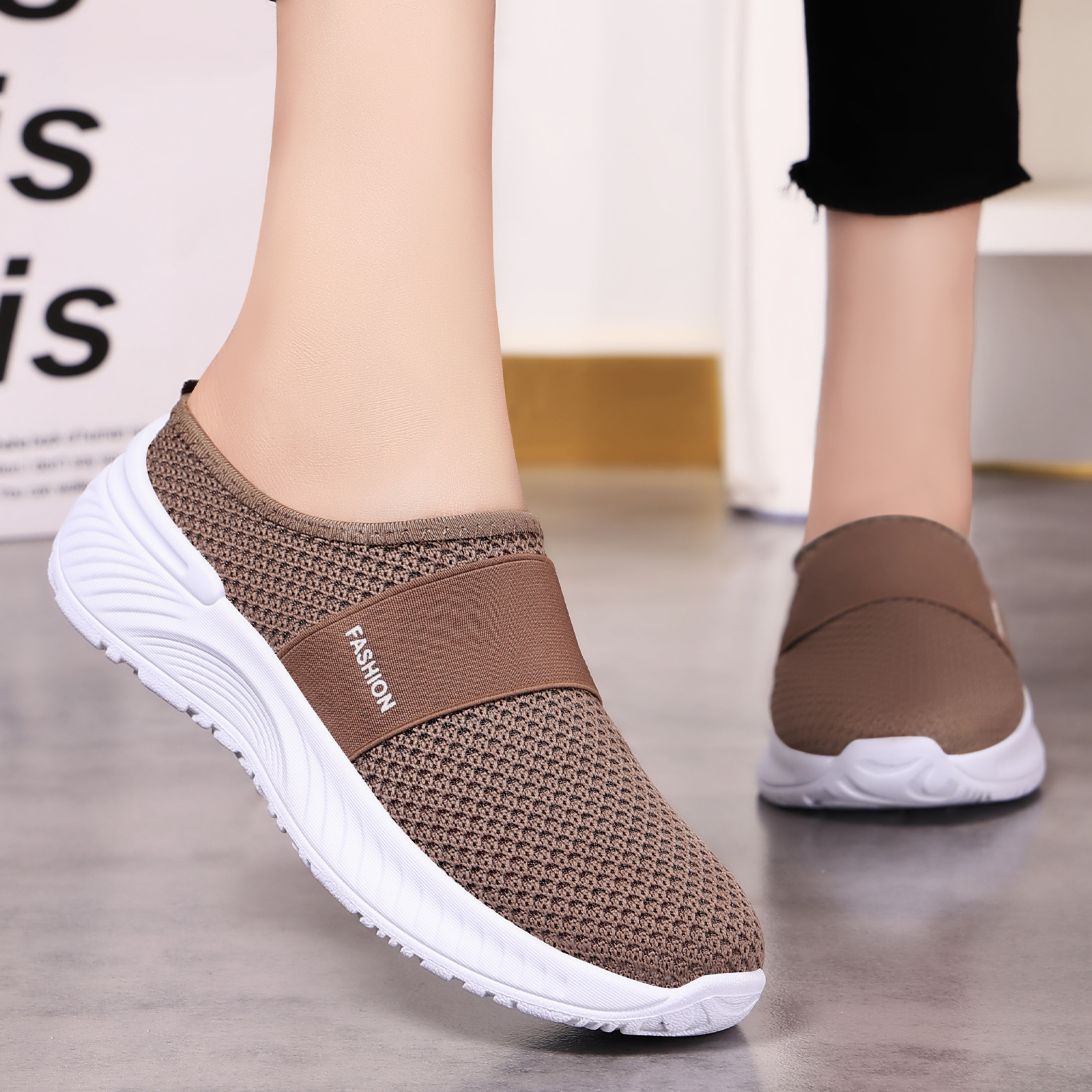 Summer casual shoes for women, breathable and not stuffy feet, mesh shoes, half-slipper with one foot, soft soles not tiring feet, lazy shoes full figure