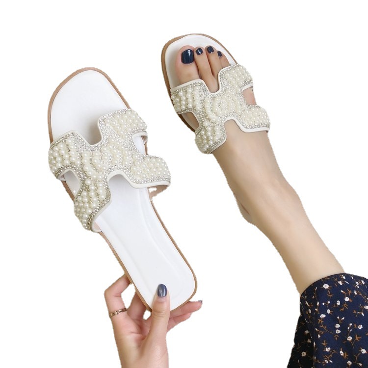 2025 Summer New Women's slippers, flat-bottomed casual one-shoulder flip-flops, pearl women's trendy flip-flops, internet-famous wearing flip-flops Item Picture
