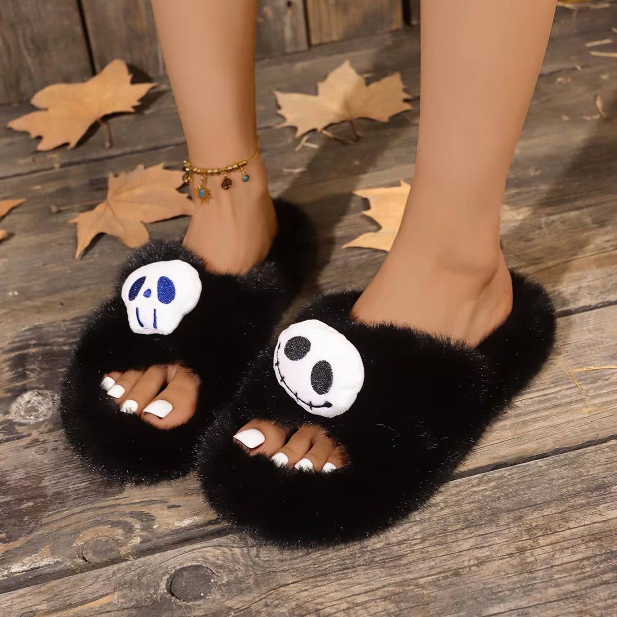 Wholesale of women's autumn and winter fashion and home indoor warm and anti-slip plush cotton slippers with crossed skulls Application Scenario