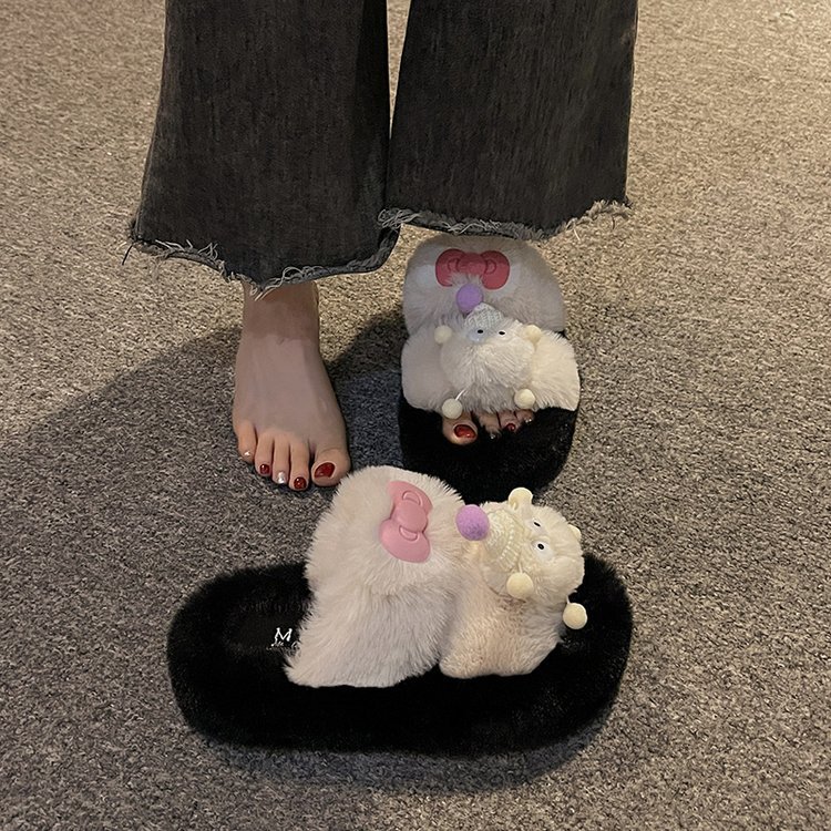 In the autumn and winter of 2025, there are some gentle and trendy Instagram slippers for women to wear at home. They are flat and fluffy Application Scenario