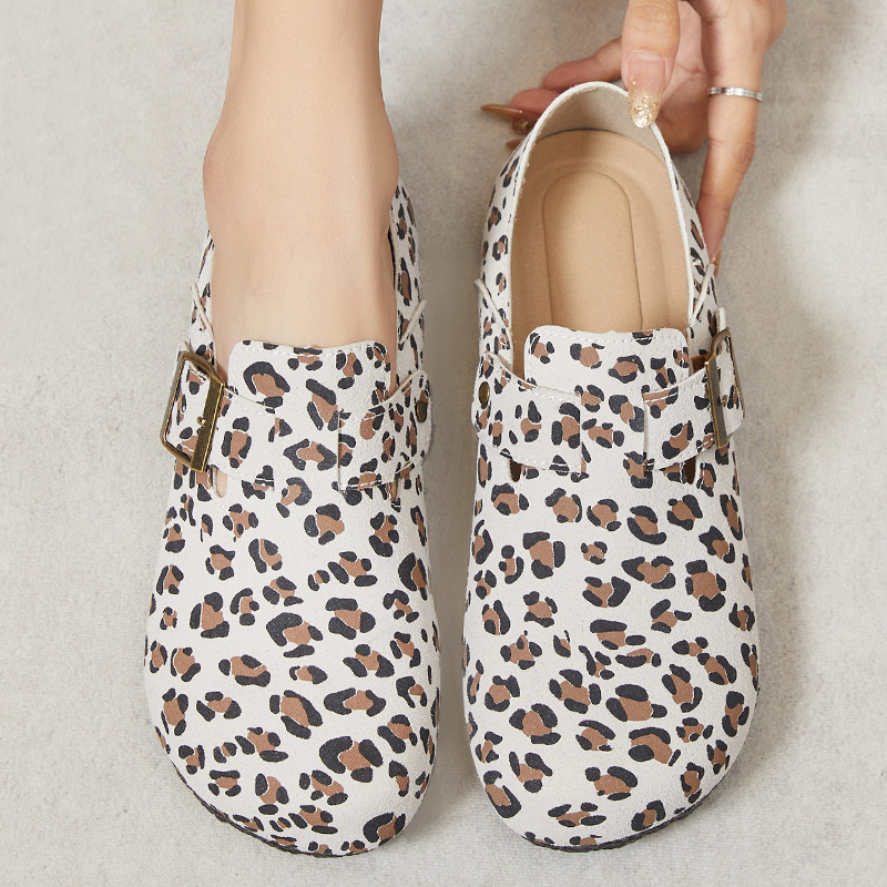 This is a new autumn collection of women's shoes featuring leopard print fashion, leather upper, thin and soft soles that are not tiring to the feet. They are casual, versatile and have a high-end feel Specification drawing