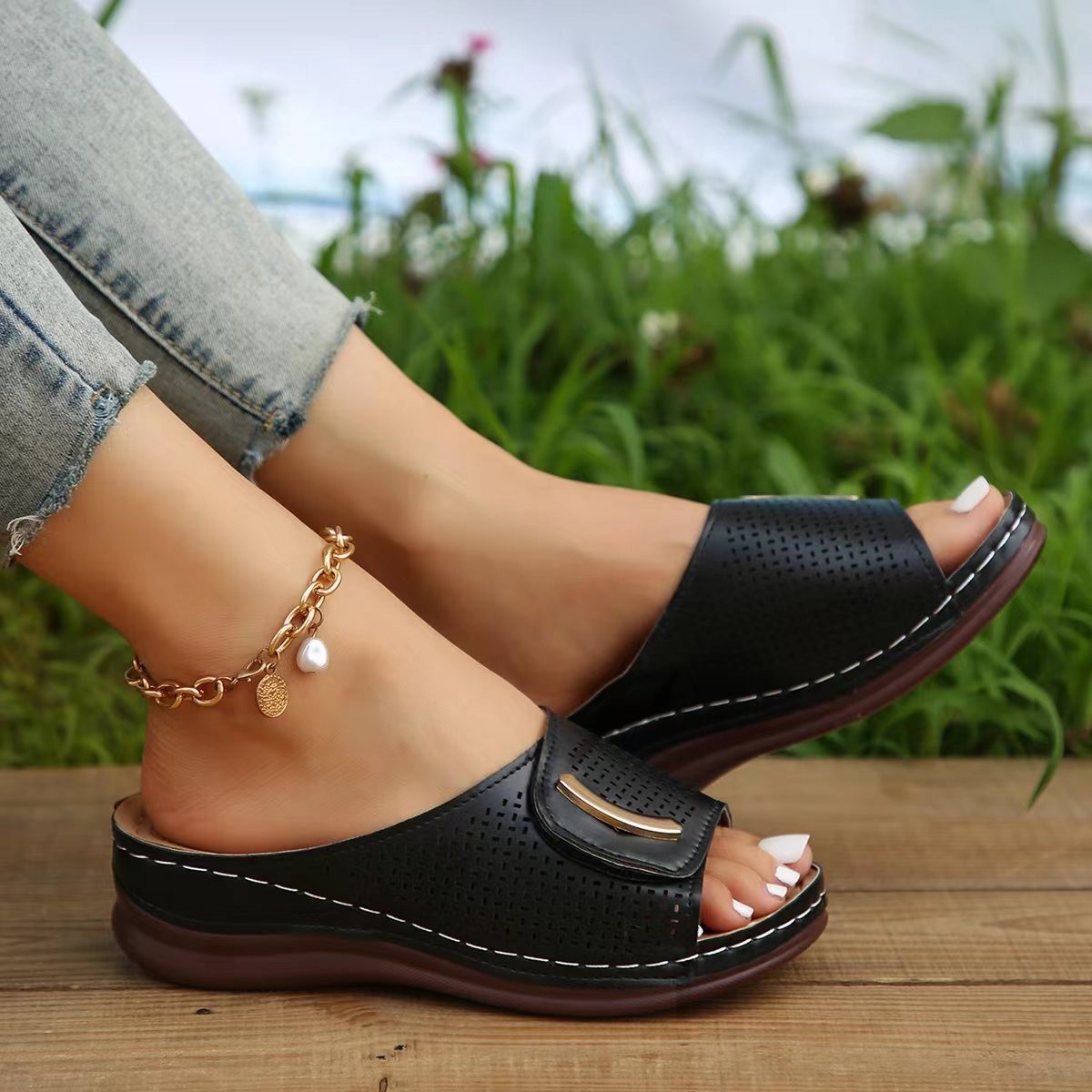 2023 New export large-sized wedge heel sandals for women, wide band one-strap breathable casual shoes, solid color wedge heel women's shoes details Picture