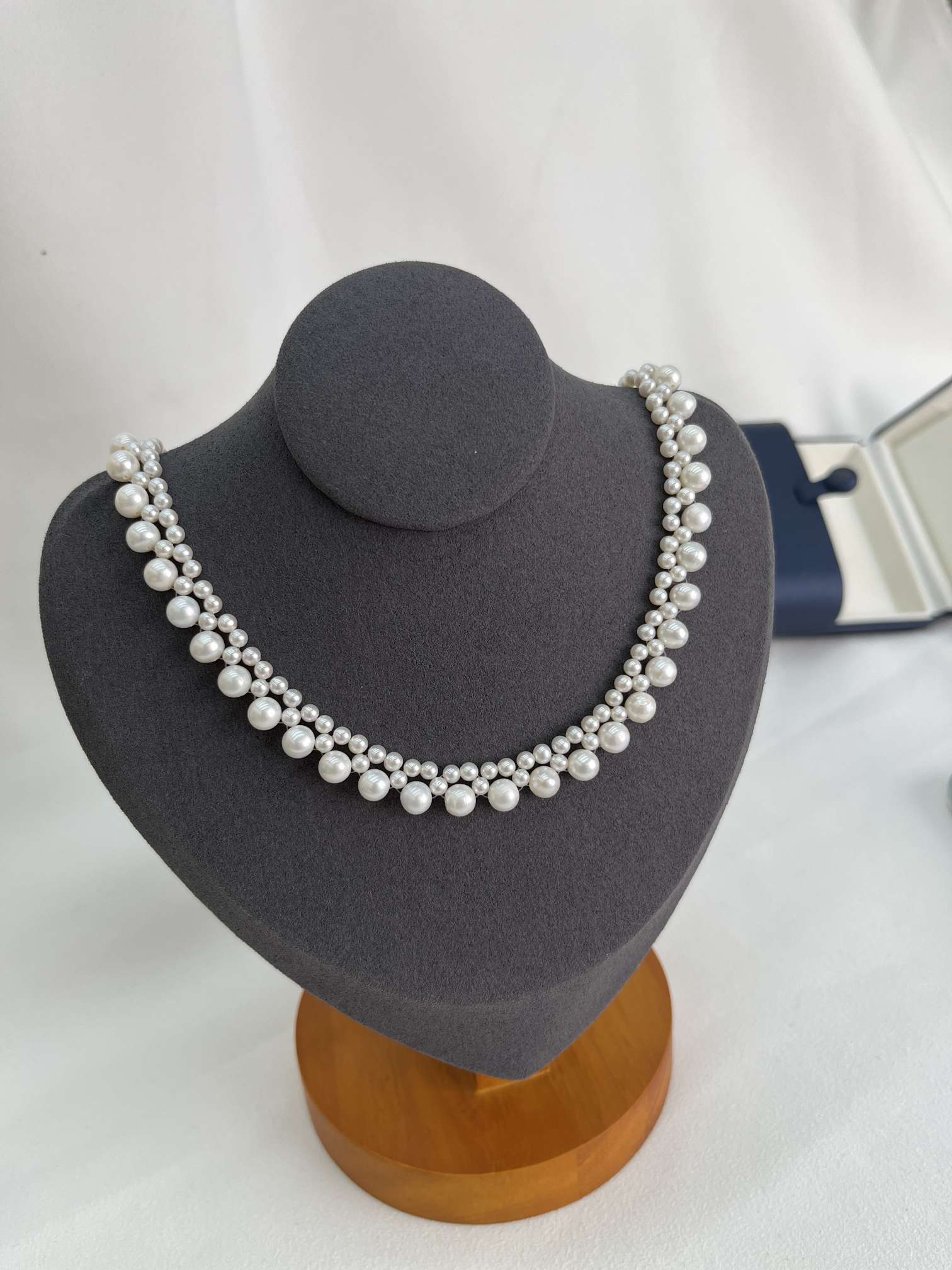 Natural pearl necklace in princess style, hand-woven, three-layer layering, versatile, fashionable, high-gloss round beads