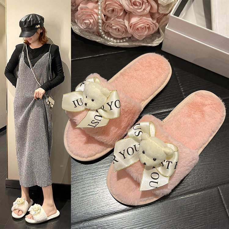 In the autumn and winter of 2025, you can wear flat-bottomed, versatile, home-style flip-flops with a fluffy, cartoonishly cute cotton style full figure