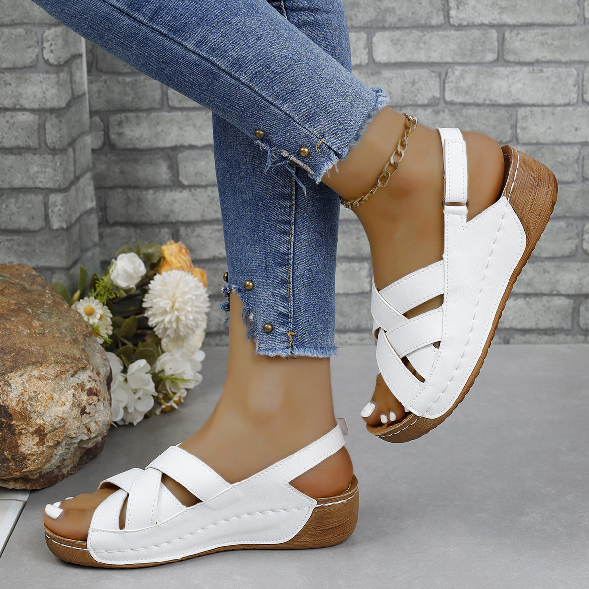 Cross-border bestsellers: Wedge heel height-increasing fashion outdoor Roman comfortable Velcro slippers and sandals for women details Picture