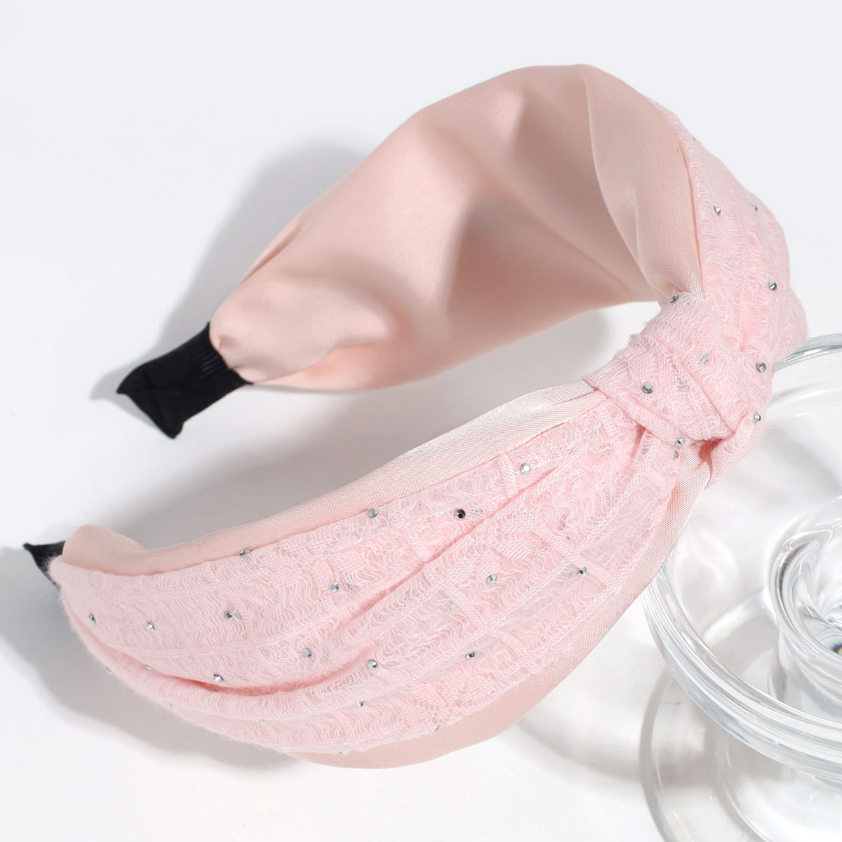 New fashionable and simple solid-color floral fabric knotted wide-edge headband satin high-end rhinestone headband hair accessory Application Scenario