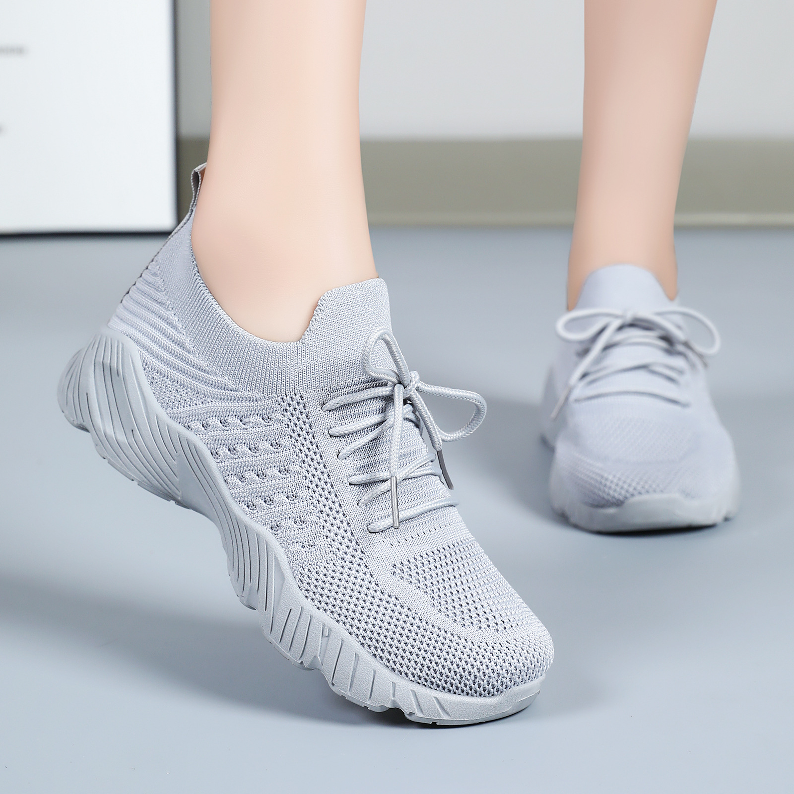 The new temu sports single shoes from Spring and Autumn are versatile. They are casual and soft-soled, not tiring for your feet. We offer shoe delivery services for moms details Picture