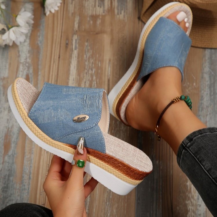 New Spring/Summer 2024 style wedge heel slippers for women, thick-soled mid-heel beach fish-mouth one-shoulder flip-flops for women, exported from Europe and America details Picture